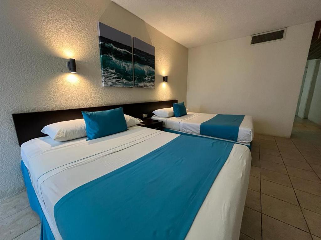 Postel nebo postele na pokoji v ubytování Howard Johnson by Wyndham Veracruz