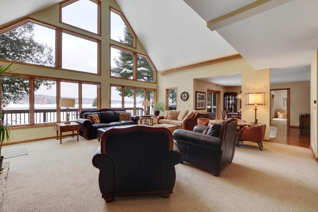 Deer Lake Retreat, Boyne City (updated prices 2024)