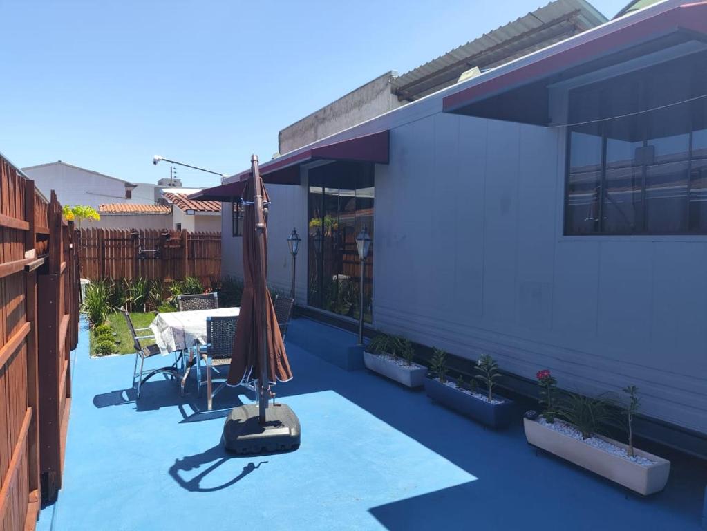 a patio with umbrellas and a table on a patio at Casa Contêiner Luxo in Foz do Iguaçu