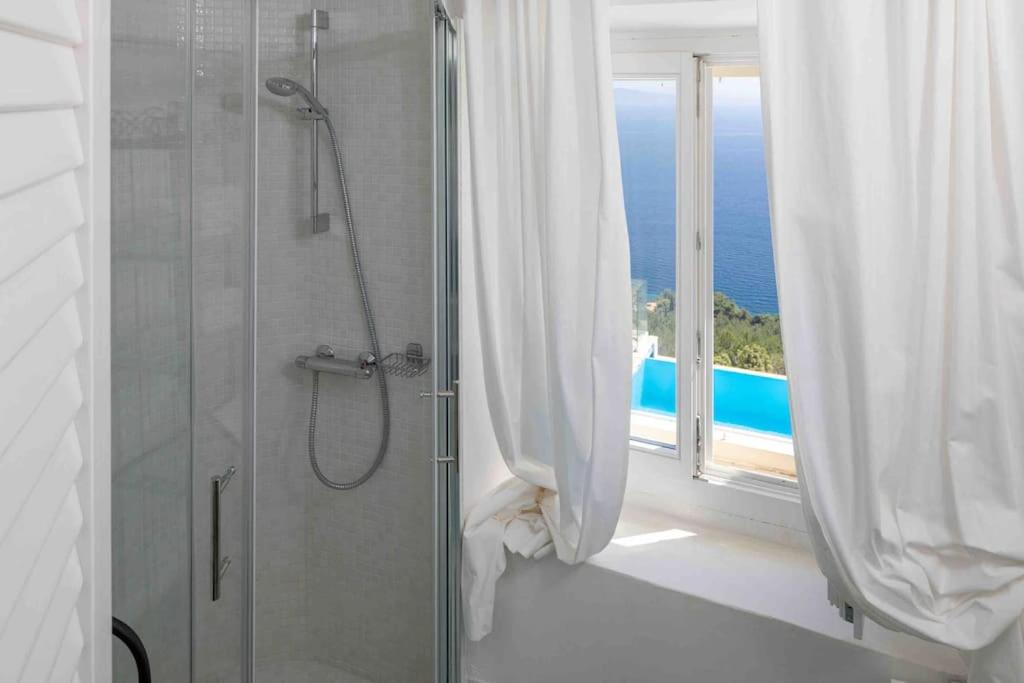 Koupelna v ubytování Villa Grace Breathtaking Views of the Adriatic