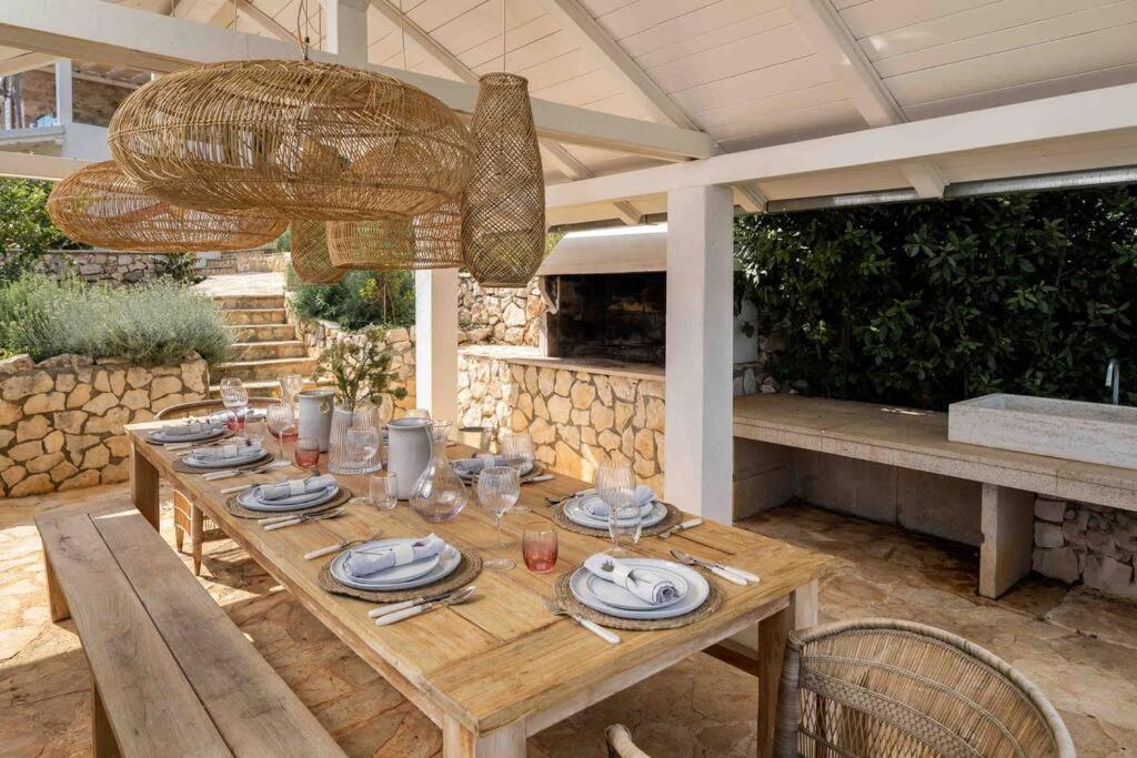 Restaurace v ubytování Villa Grace Breathtaking Views of the Adriatic