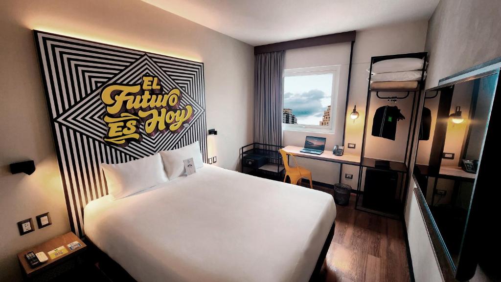 Ένα ή περισσότερα κρεβάτια σε δωμάτιο στο ibis styles Lima San Isidro
