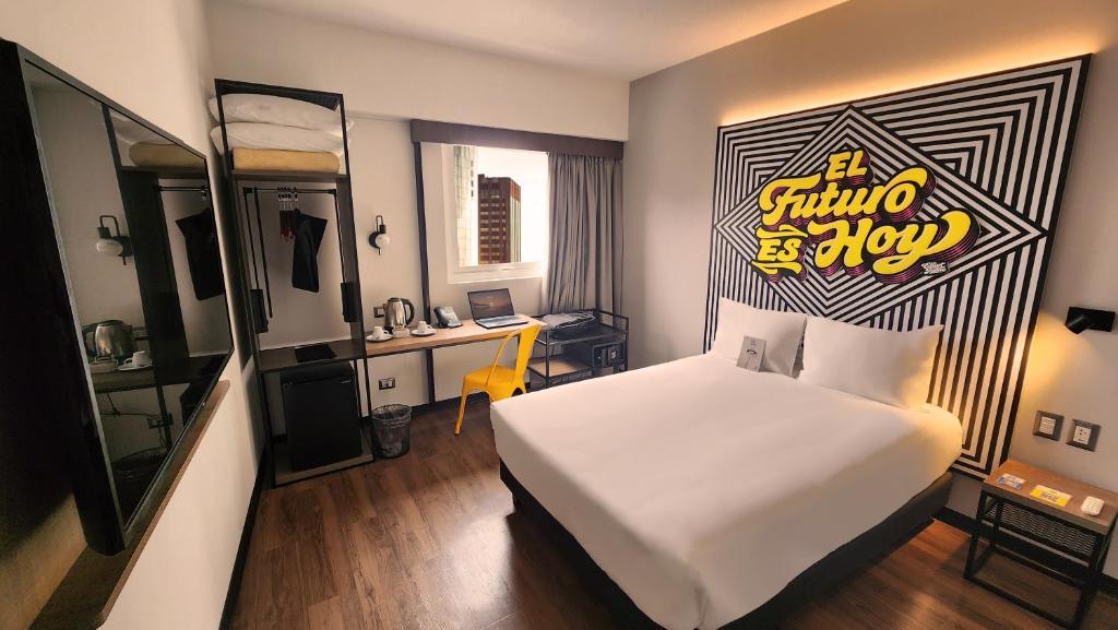 Ένα ή περισσότερα κρεβάτια σε δωμάτιο στο ibis styles Lima San Isidro
