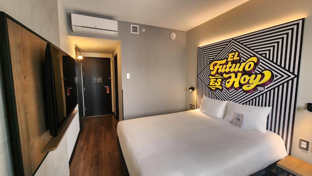 Ένα ή περισσότερα κρεβάτια σε δωμάτιο στο ibis styles Lima San Isidro