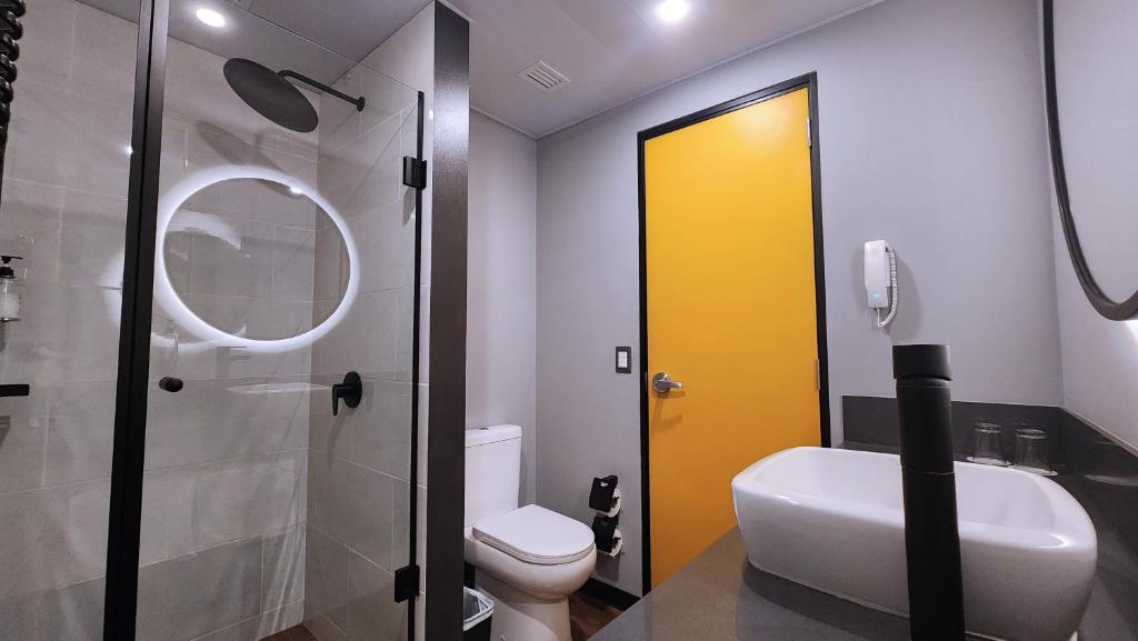 Ένα μπάνιο στο ibis styles Lima San Isidro