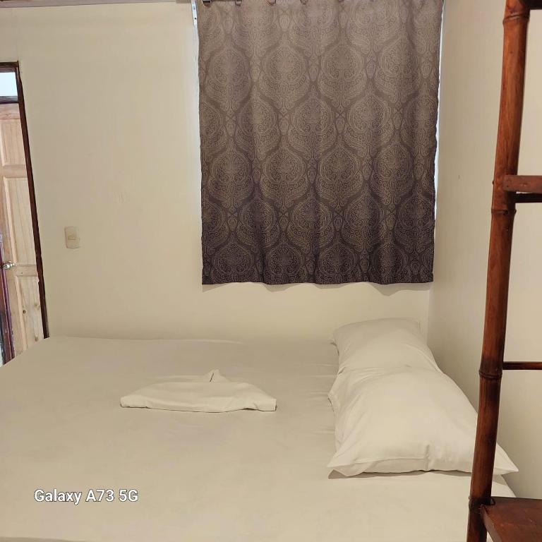 Postel nebo postele na pokoji v ubytování Costa Linda Art Hostel