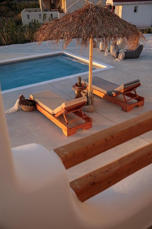 Bazén v ubytování Nymphée Luxury Villas nebo v jeho okolí
