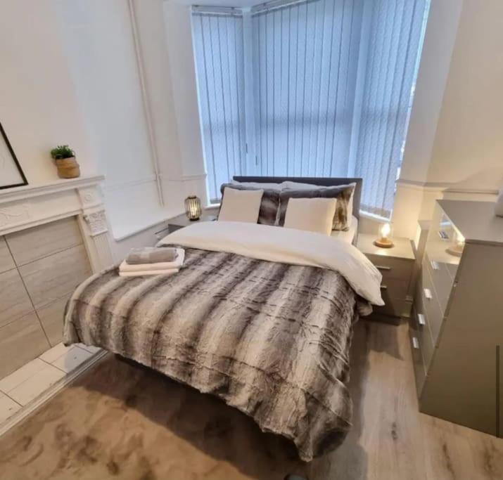 a bedroom with a large bed and a window at London Central Luxury Stay in London