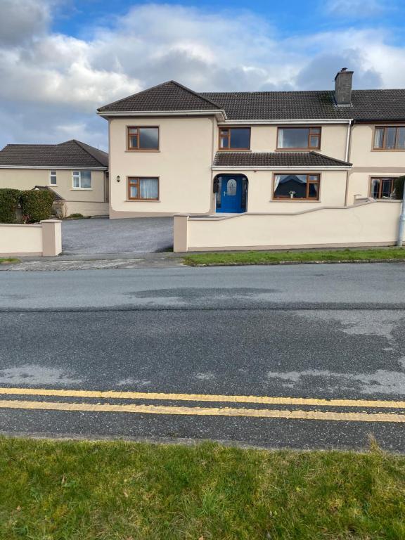 an empty street in front of a building at Algret House B&B in Killarney