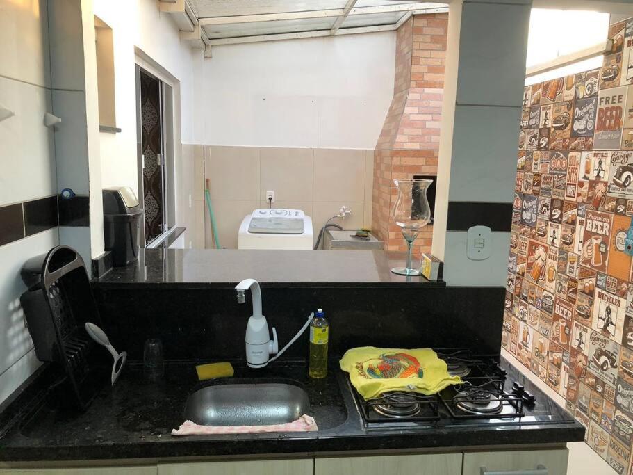 Kuchyň nebo kuchyňský kout v ubytování Casa com AR COND. em todos os comodos mobiliada