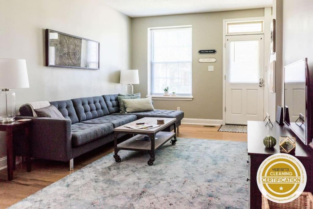 Posezení v ubytování Beautiful 6BR 2 Kitchens Duplex By StayStLouis