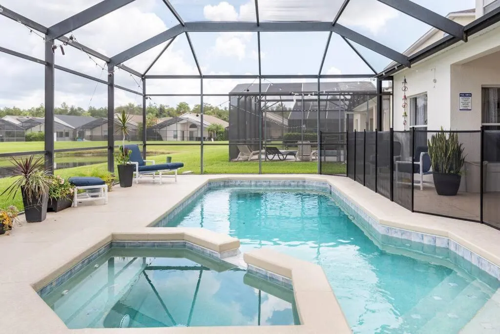 Comfortable House with hot tub close to Disney