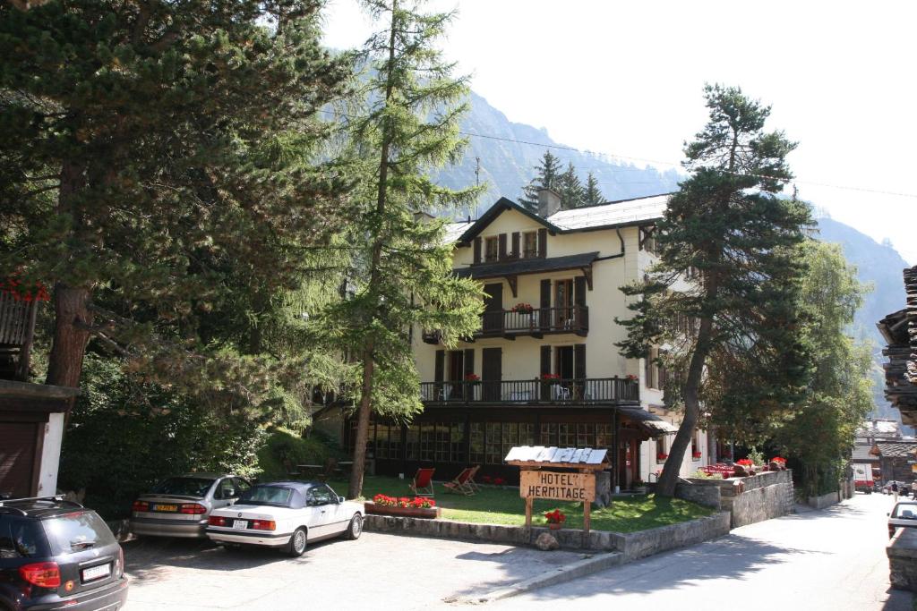 Nespecifikovaný výhled na hory nebo výhled na hory při pohledu z hotelu