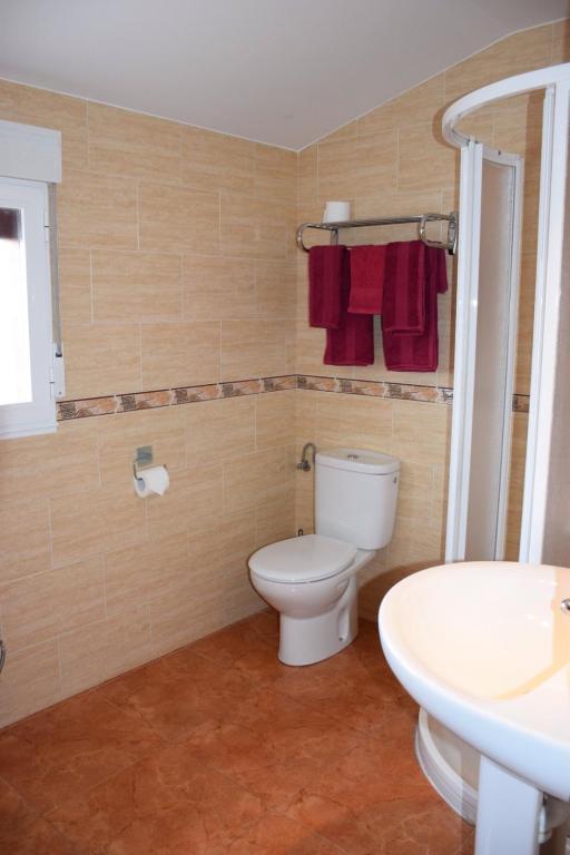 Koupelna v ubytování Hostal Infante Peñafiel