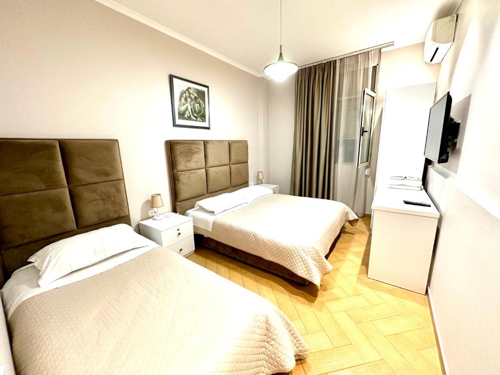 Postel nebo postele na pokoji v ubytování HOTEL NOBEL CENTER