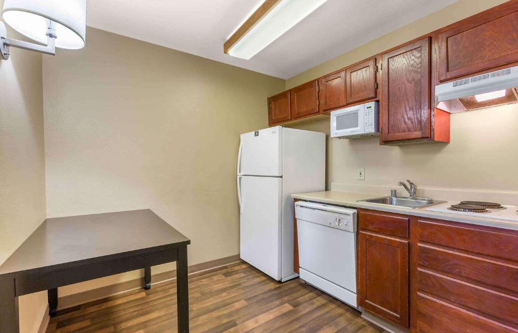 Kuchyň nebo kuchyňský kout v ubytování Extended Stay America Suites - Phoenix - Midtown