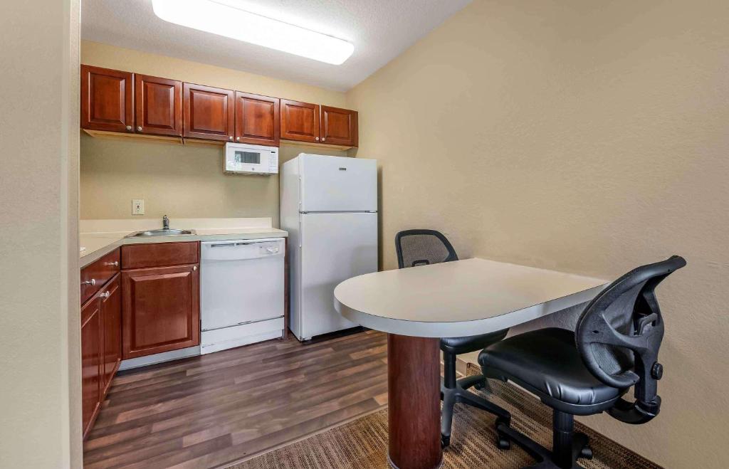 Kuchyň nebo kuchyňský kout v ubytování Extended Stay America Suites - Phoenix - Midtown