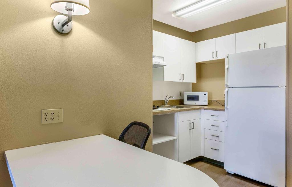 Kuchyň nebo kuchyňský kout v ubytování Extended Stay America Suites - Phoenix - Midtown