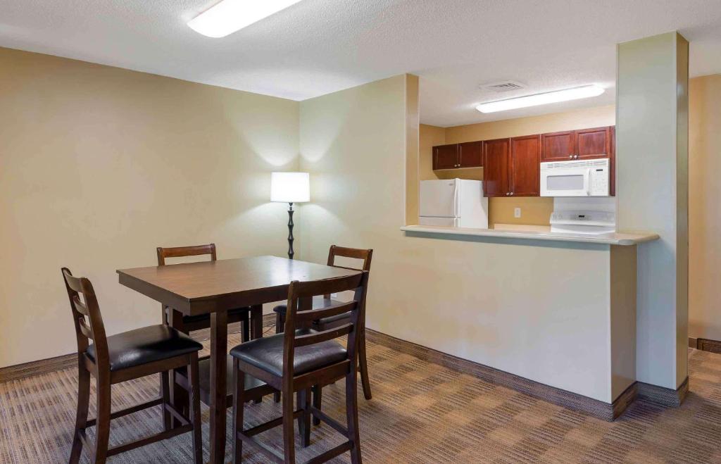 Kuchyň nebo kuchyňský kout v ubytování Extended Stay America Suites - Phoenix - Midtown