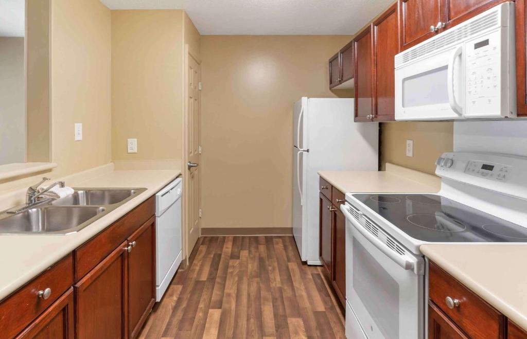 Kuchyň nebo kuchyňský kout v ubytování Extended Stay America Suites - Phoenix - Midtown