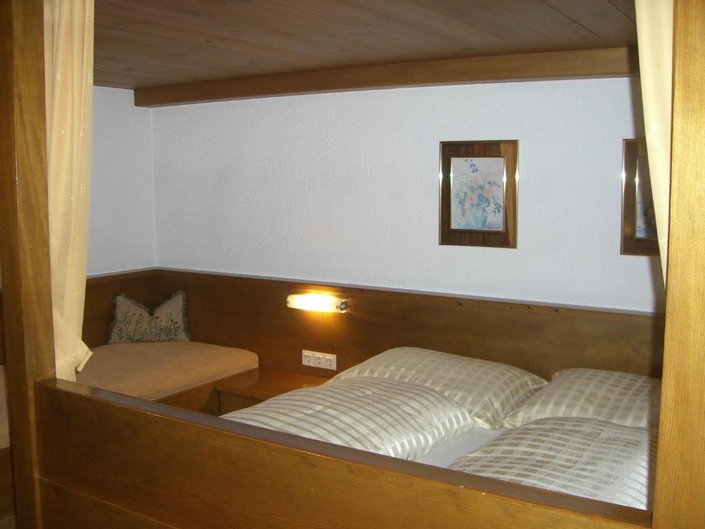 Postel nebo postele na pokoji v ubytování Haus Ebner