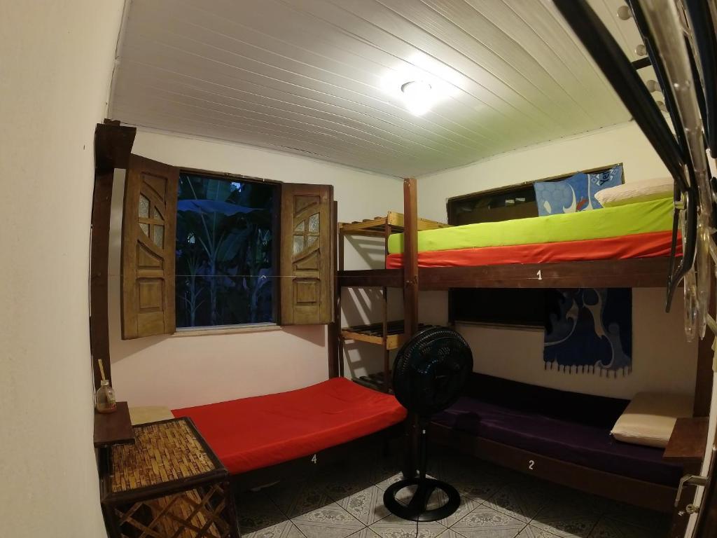 Palanda nebo palandy na pokoji v ubytování Hostel FreeDive Inn