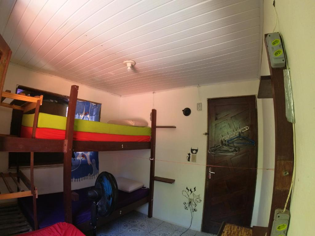Palanda nebo palandy na pokoji v ubytování Hostel FreeDive Inn