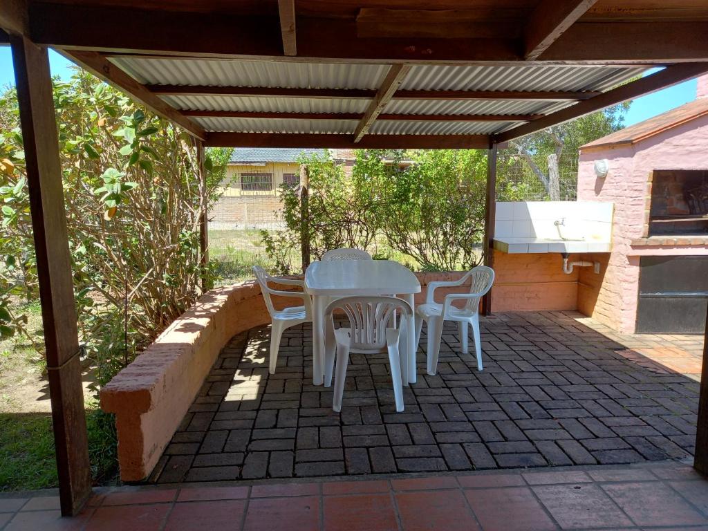 Maneki - Two-Bedroom House