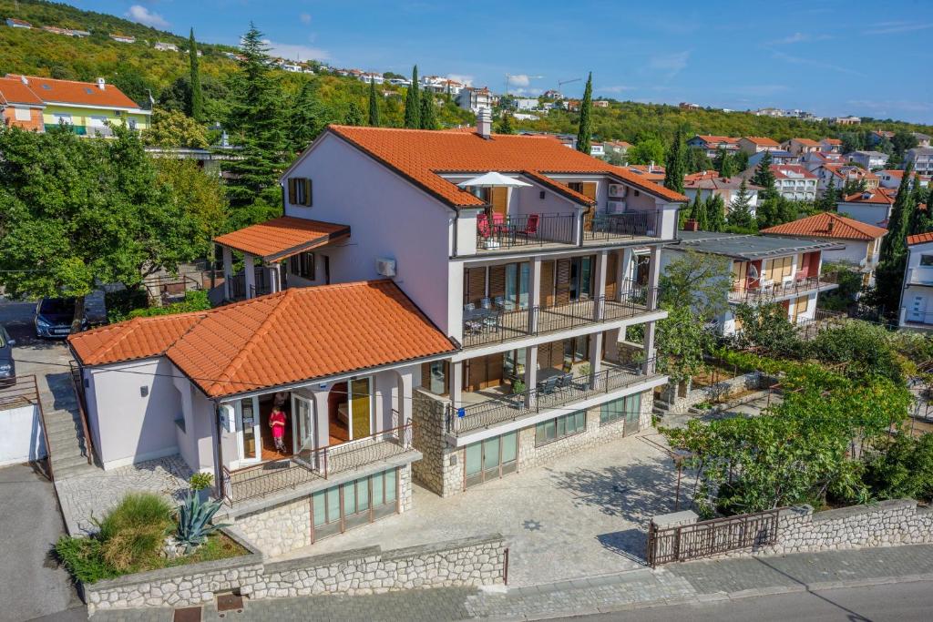 Apartments with parking space Crikvenica - 22295