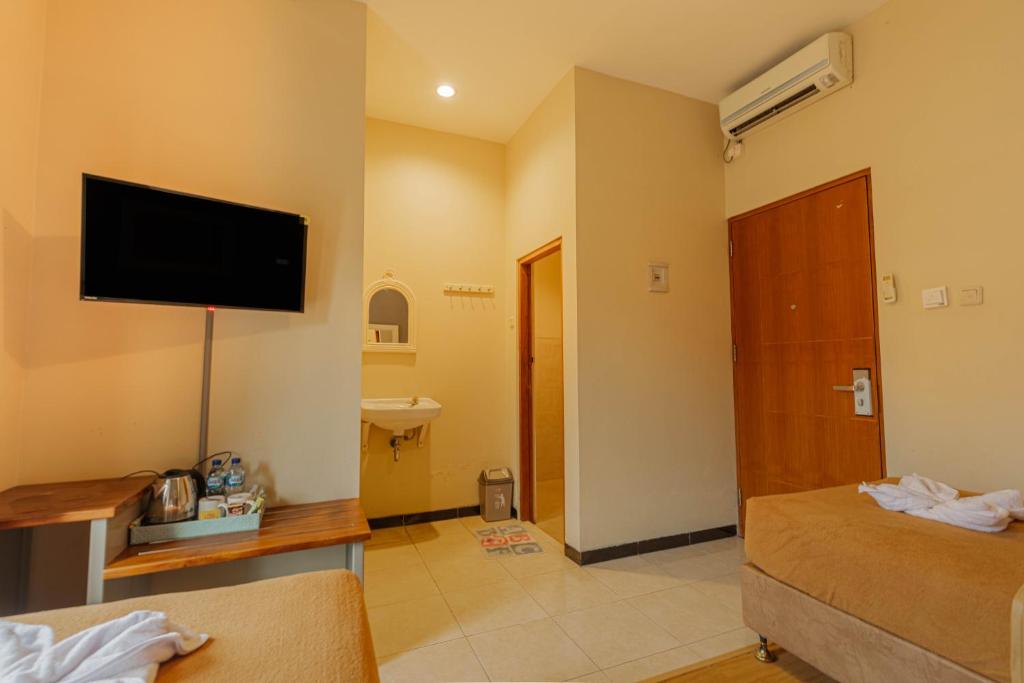 Hotel Griya Katarina - Standard Double Or Twin Room