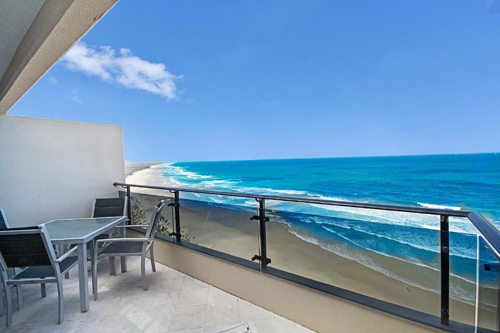 Clubb Coolum Beach Resort Sunshine Coast - Two Bedroom Ocean View Apartment