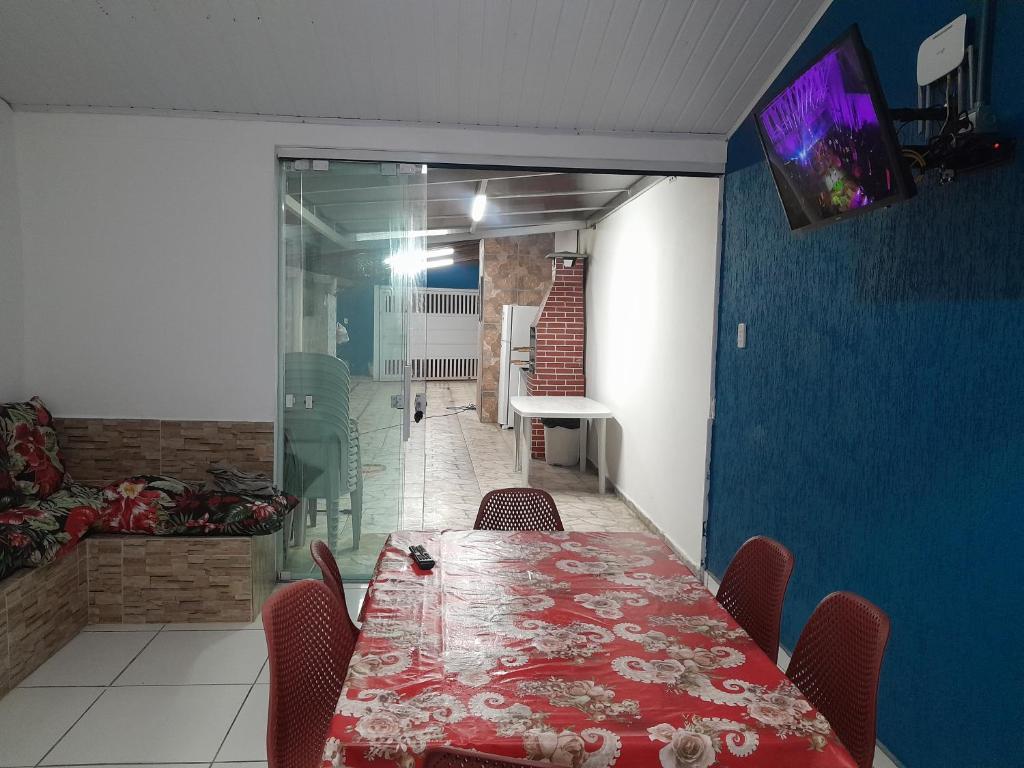 TV a/nebo společenská místnost v ubytování Pé na areia Casarão do Morcego