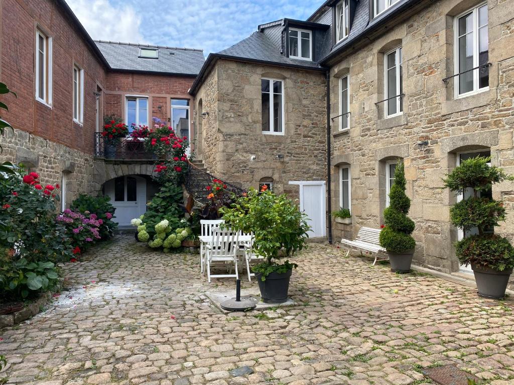 Vonkajšia záhrada v ubytovaní Studio cosy tout équipé en cœur de ville au calme