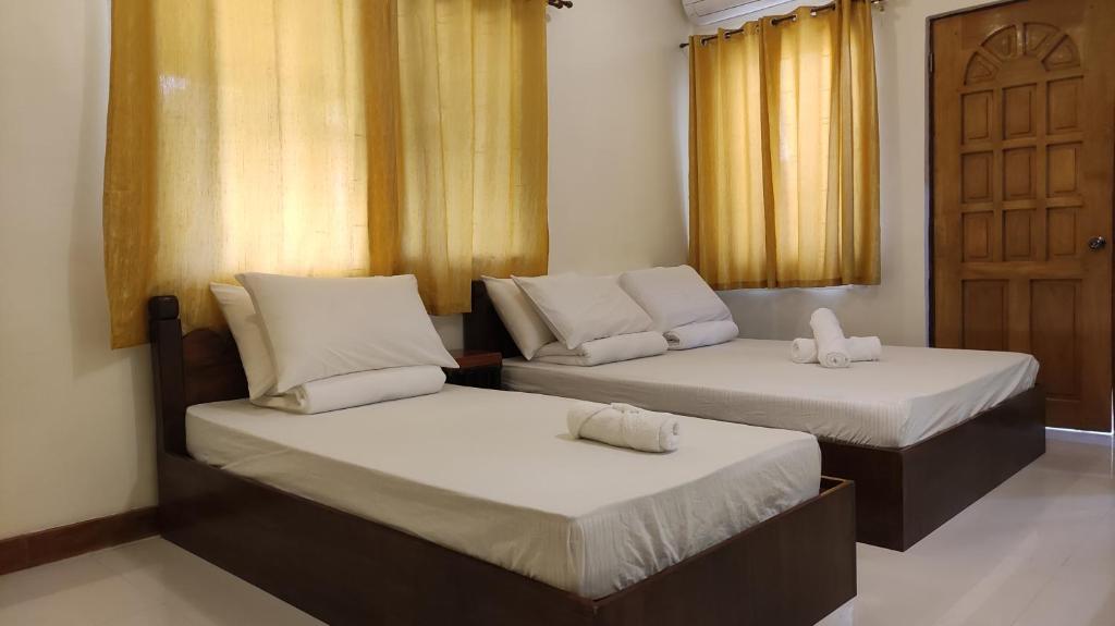 Postel nebo postele na pokoji v ubytování Glorias Panglao Inn 1