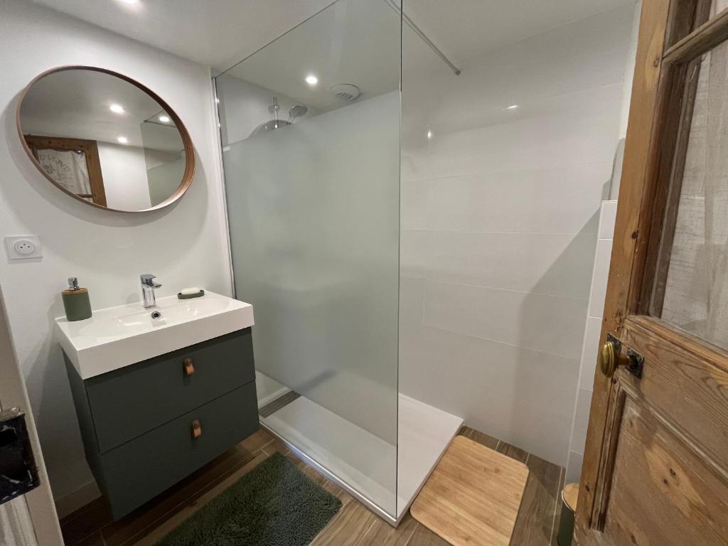 Kúpeľňa v ubytovaní Studio cosy tout équipé en cœur de ville au calme