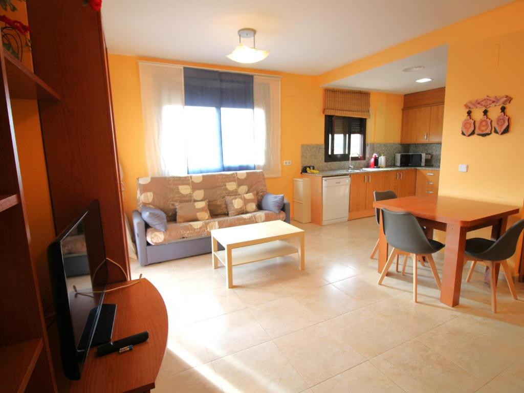 Kuchyňa alebo kuchynka v ubytovaní SANT JORDI - Apartamento con vistas la montaña, piscina comunitaria y garaje. - ES-228-44