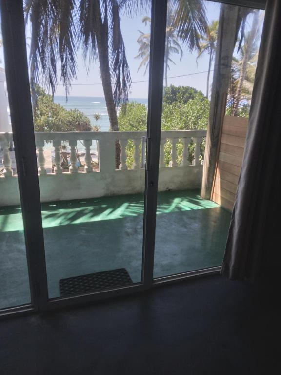 Balcone o terrazza di SunRay Rest - Beach View Homestay