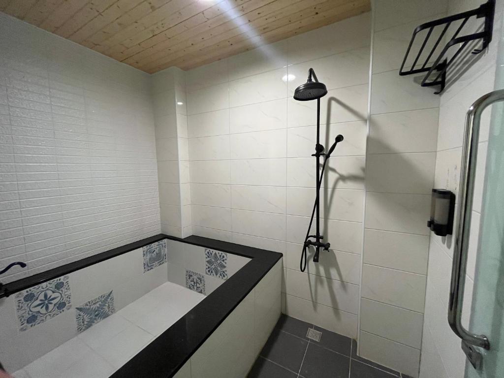 A Ba Li Bi Duck Homsestay - King Room Met Twee Kingsize Bedden