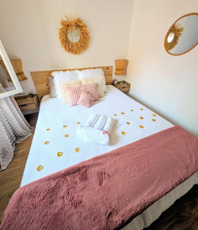 Postel nebo postele na pokoji v ubytování CASA ROSA, Un petit Cocon Catalan