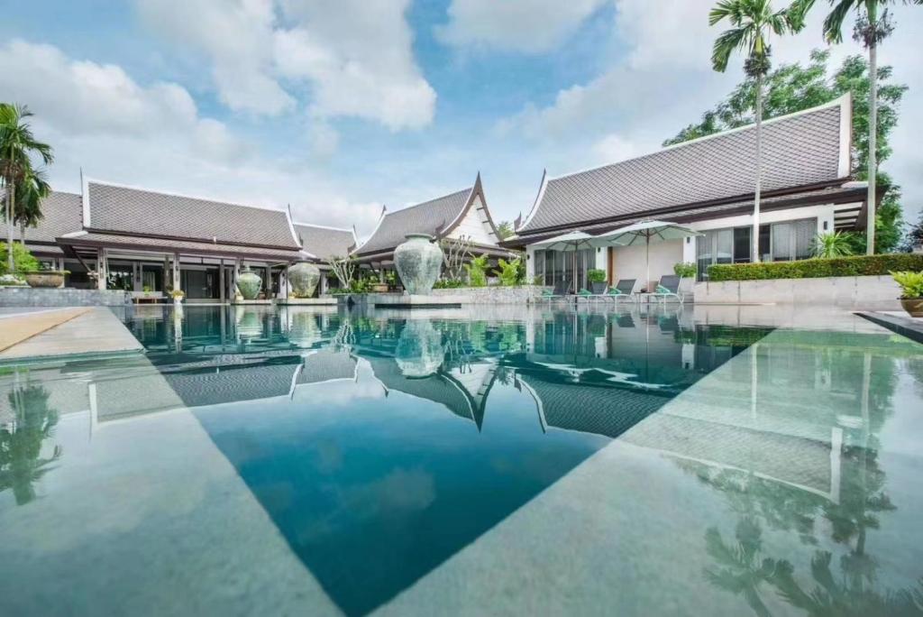 an image of a swimming pool in front of a villa at Oasis Villa Pattaya in Ban Bung