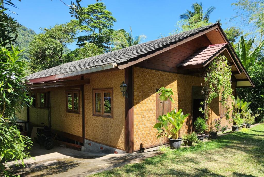 a small brick house with a door in a yard at Rumah Atlas in Senggigi 