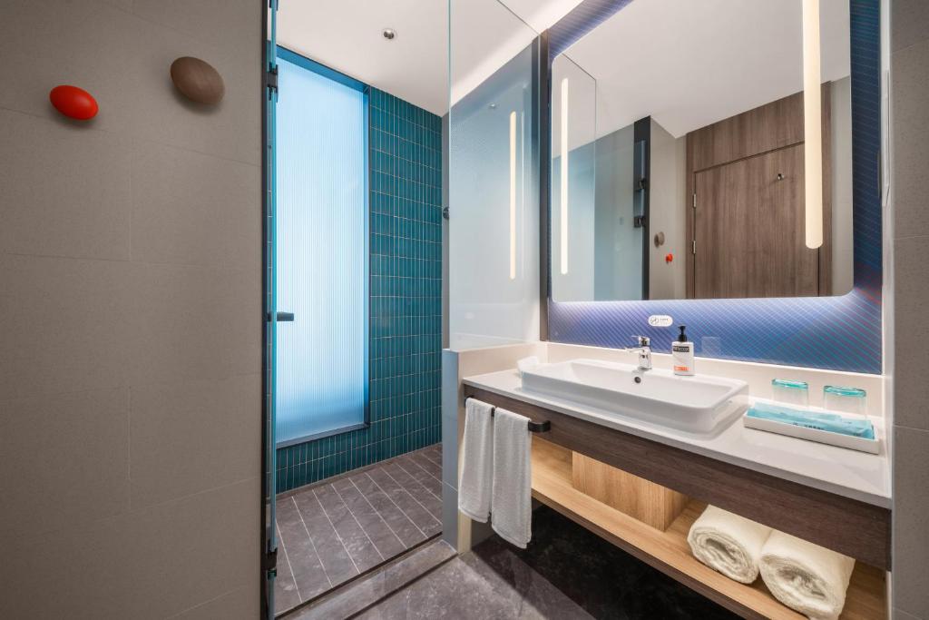 Koupelna v ubytování Holiday Inn Express Shenzhen Futian Center by IHG