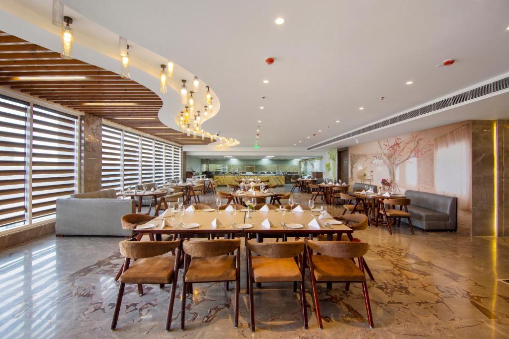 Restaurace v ubytování Sarovar Portico Sonipat