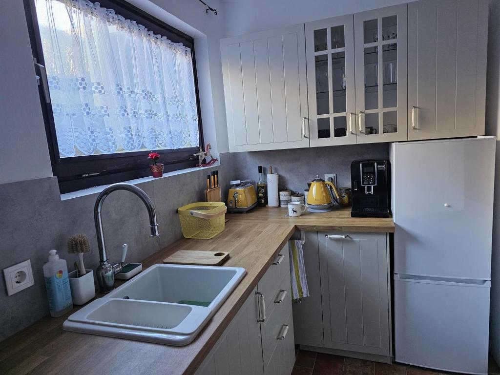 Köök või kööginurk majutusasutuses Apartment Ad Alta Millstatt