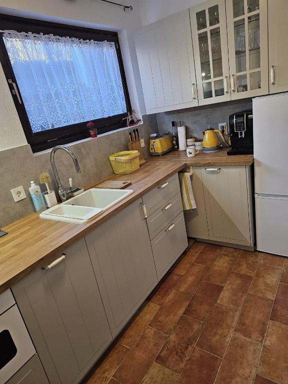 Köök või kööginurk majutusasutuses Apartment Ad Alta Millstatt