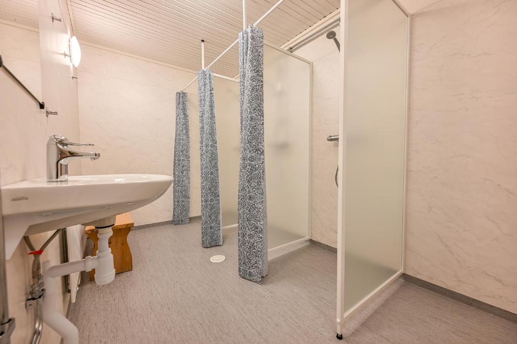 Koupelna v ubytování Försgården Fjällpensionat