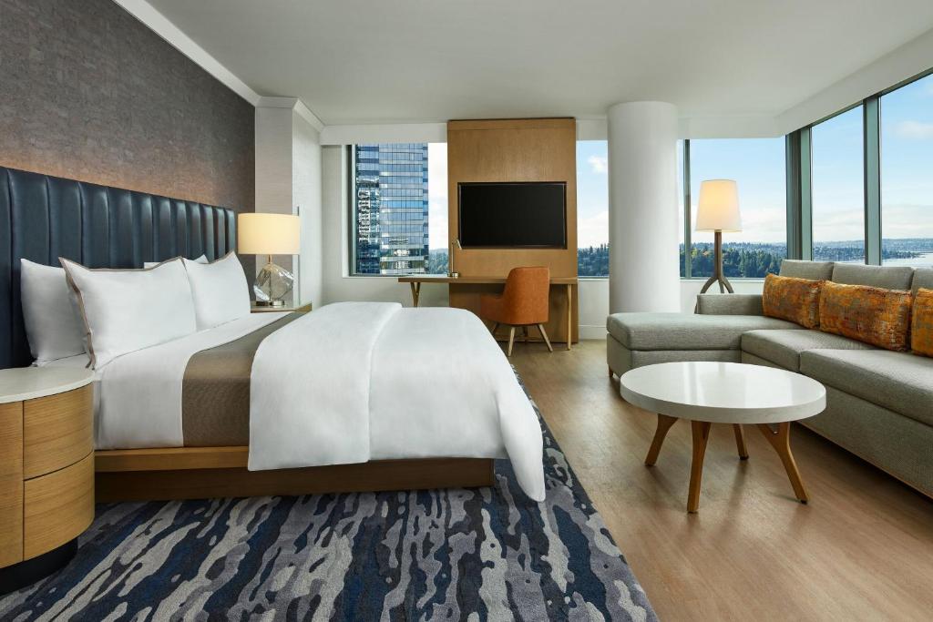 Postel nebo postele na pokoji v ubytování The Westin Bellevue