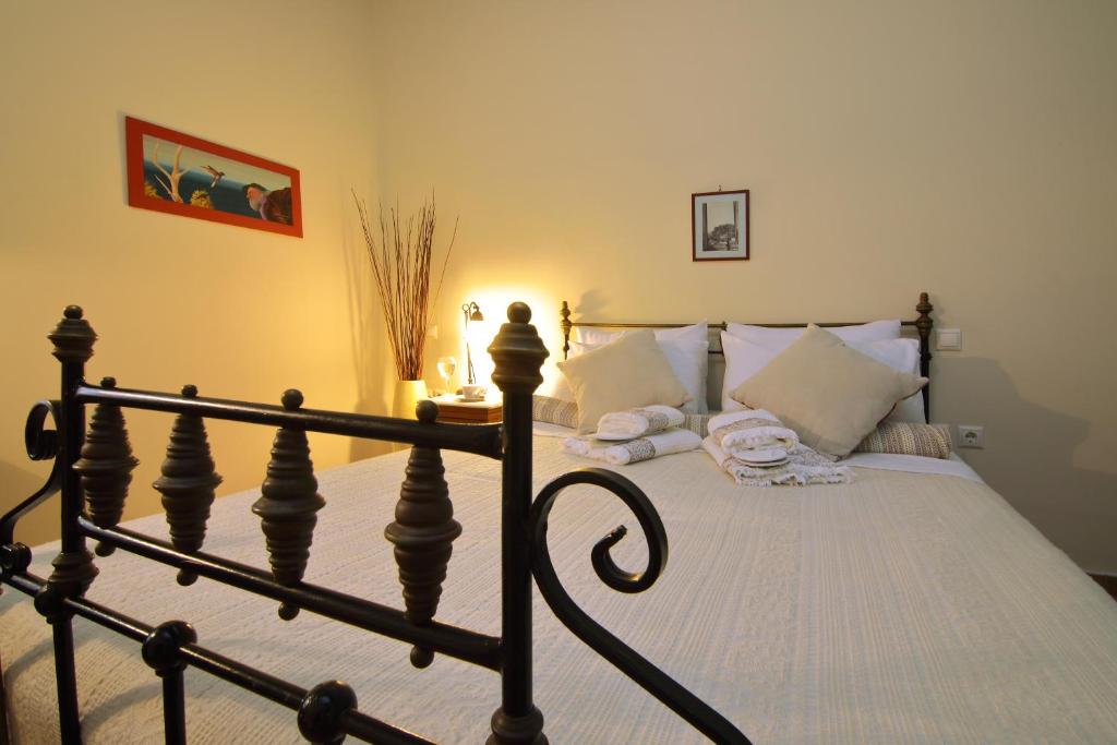 Postel nebo postele na pokoji v ubytování Villa Spilies Kythira