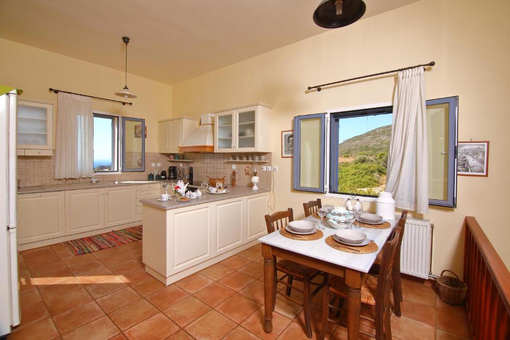 Kuchyň nebo kuchyňský kout v ubytování Villa Spilies Kythira
