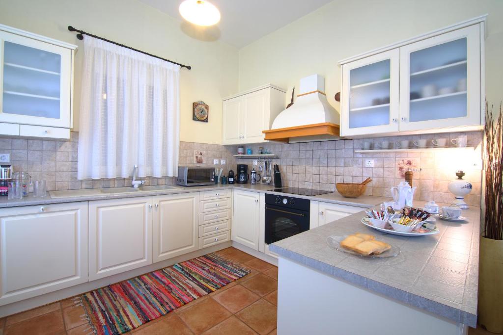 Kuchyň nebo kuchyňský kout v ubytování Villa Spilies Kythira